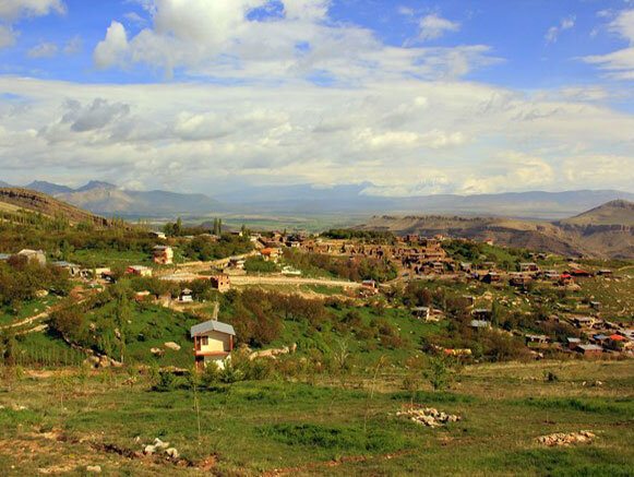 قره خاچ روستایی دیدنی در آذربایجان غربی 