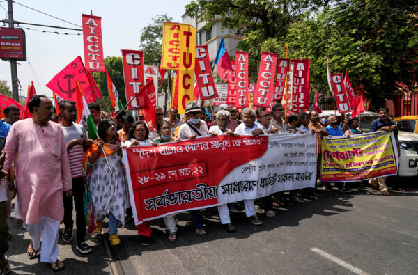 اعتصاب بی سابقه کارگران هندی در اعتراض به حداثل دستمزد و خصوصی سازی