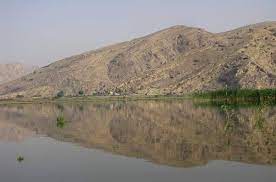  فامور، دریاچه پریشان کازرون