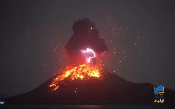ویدیو تماشایی از لحظه فعال شدن آتشفشان فوئگو گواتمالا با برخورد صاعقه