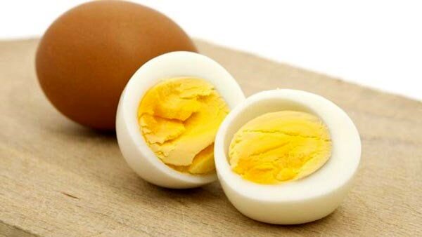 فواید باورنکردنی مصرف تخم مرغ برای بدن | هفته ای چند عدد تخم مرغ بخوریم؟ / عکس