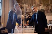 رییس‌جمهور سابق فرانسه رای خود را به صندوق انداخت