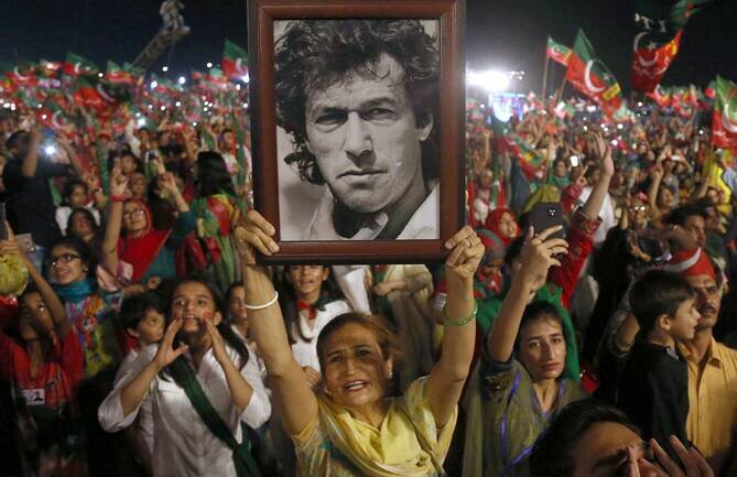 طرفداران عمران خان به خیابان‌ها آمدند / فیلم
