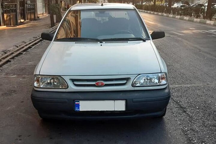 چپ کردن عجیب خودرو پراید در میدان مادر تهران / عکس