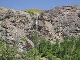 سنگان آبشاری زیبا در دل دره سولقان 