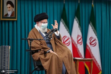 تصویری از حسن روحانی و سید حسن خمینی در دیدار مسئولان نظام با رهبر انقلاب