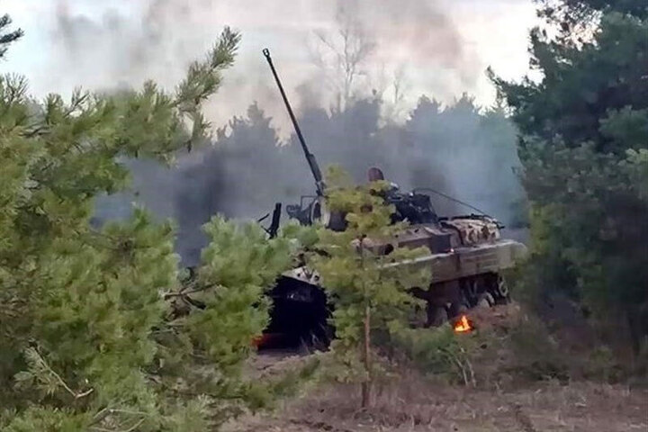 ویدیو هولناک از لحظه شلیک تانک روسی از فاصله چند متری به نظامیان اوکراینی! 