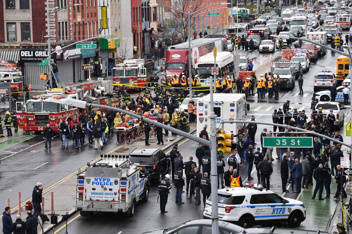  تعداد کشته ها و مجروحان تیراندازی مترو بروکلین اعلام شد / انگیزه عامل تیراندازی چه بود؟