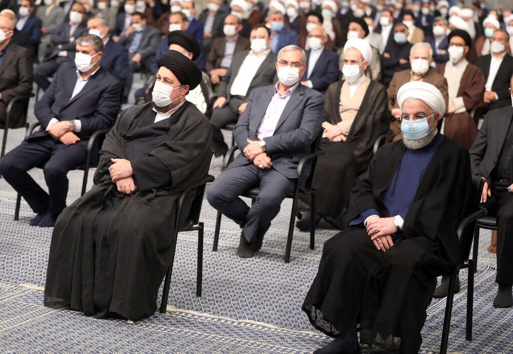 تصویری از حسن روحانی و سید حسن خمینی در دیدار مسئولان نشام با رهبر انقلاب