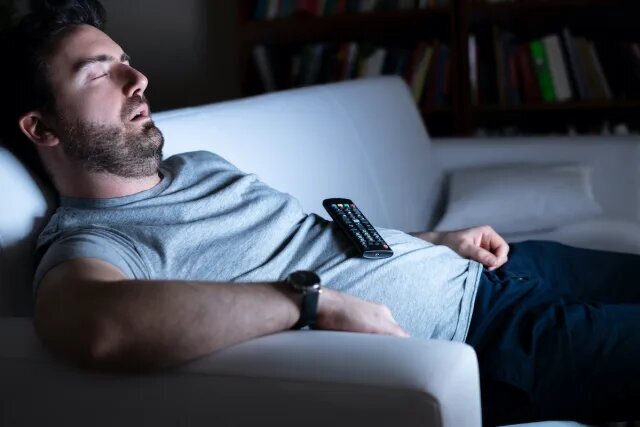 خطر افرایش ابتلا به سرطان با تماشای مدوام تلویزیون 