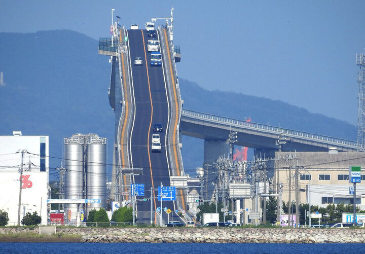 تصاویر دلهره آور از ترسناک‌ترین پل ماشین رو در جهان | اتصال دو شهر با پلی عجیب