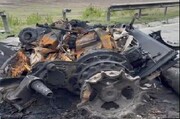 تصاویری از انهدام عجیب تانک T-۷۲ روسیه در اوکراین / فیلم