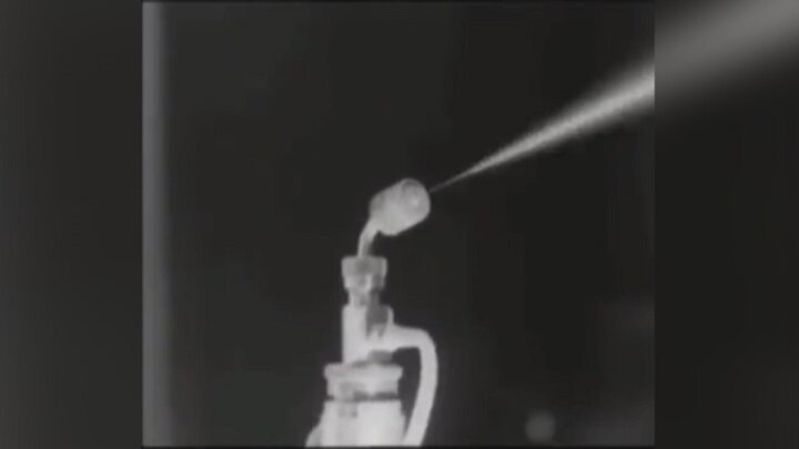 ویدیو قدیمی و زیر خاکی از تزریق آمپول مربوط به بیش از ۵۰ سال پیش