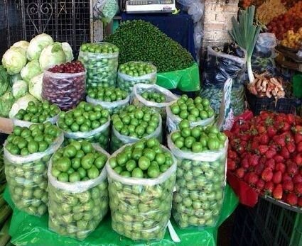 قیمت میوه‌های نوبرانه در بازار افت کرد / قیمت گوجه‌سبز و توت فرنگی چند؟