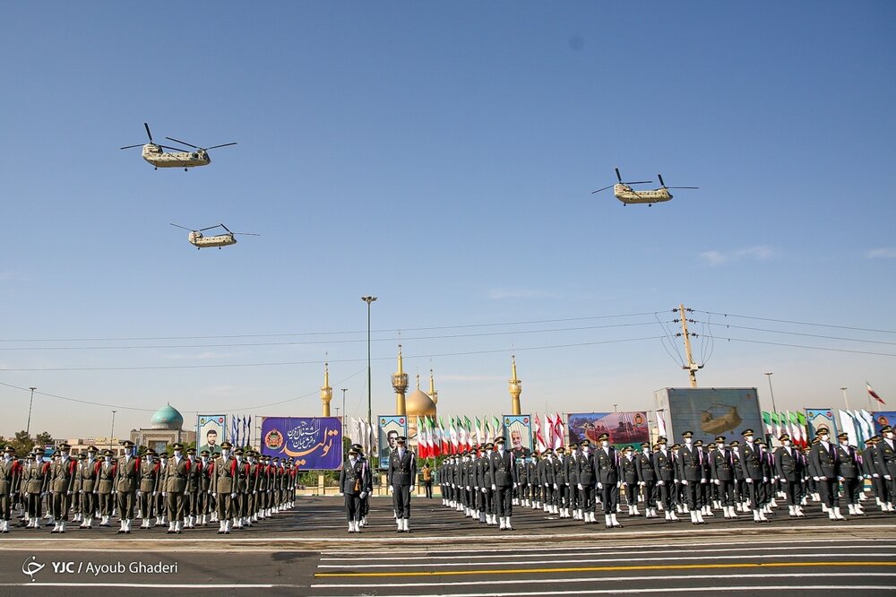 مراسم رژه روز ارتش با حضور رئیسی / تصاویر