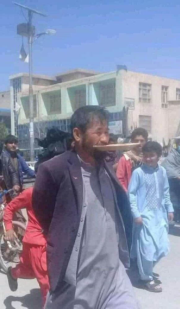 مجازات عجیب و غریب طالبان برای مرد روزه‌خوار + عکس