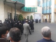 تجمع اعتراضی کارکنان وزارت کار در پارکینگ وزارتخانه / عکس