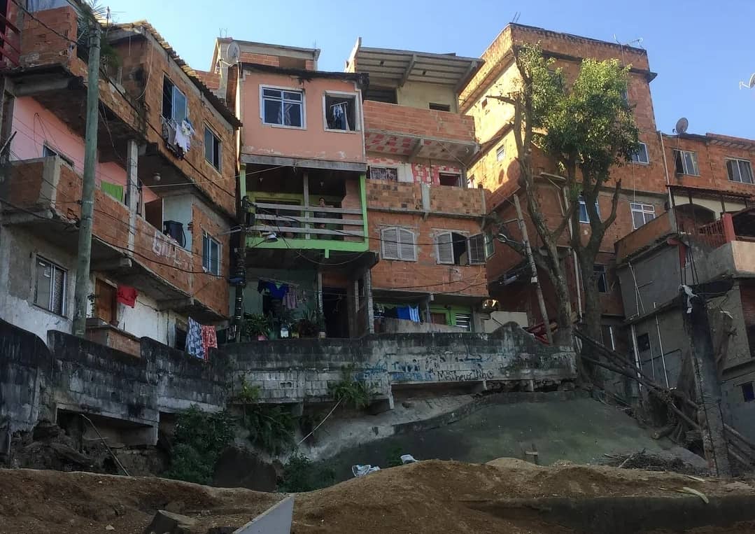 اقامت در محله‌ی حیرت‌انگیز فاولا در ریو برزیل/ روایتی نفس‌گیر از الهام منصوری