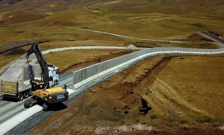  احداث دیوار در مرز ایران با سرعت ادامه دارد 