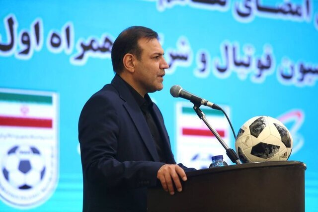 عزیزی خادم به کمیته اخلاق فدراسیون فوتبال احضار شد