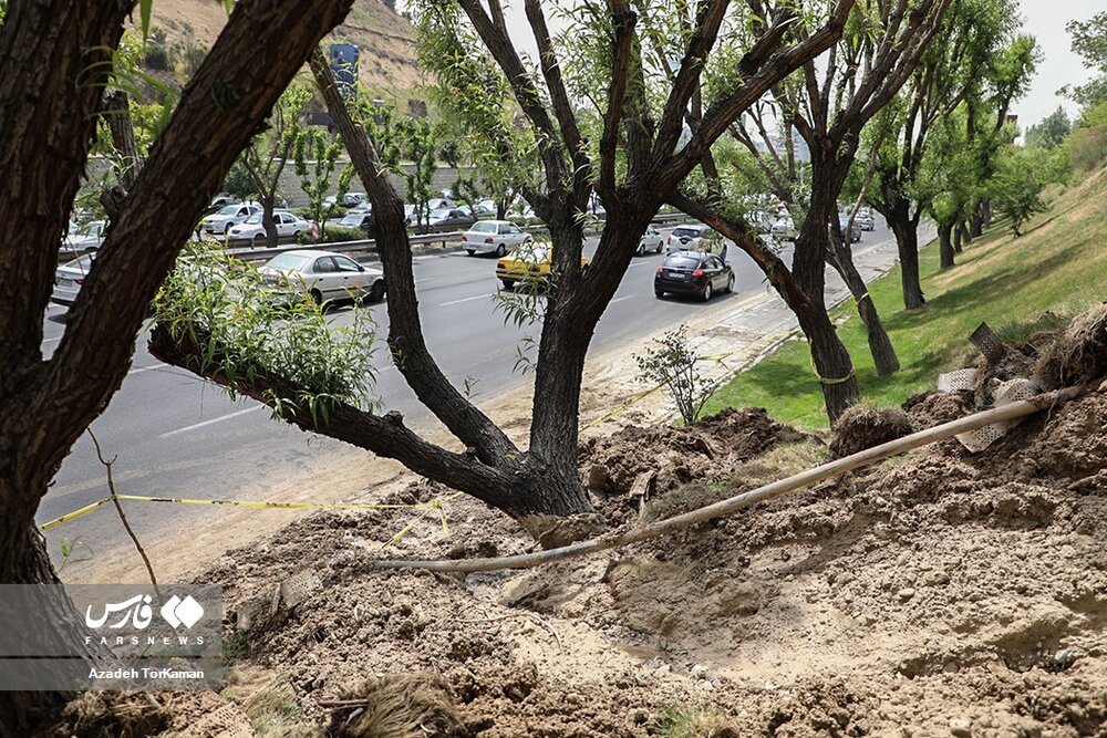 تصاویر: رانش زمین در حاشیه بزرگراه شهید همت تهران