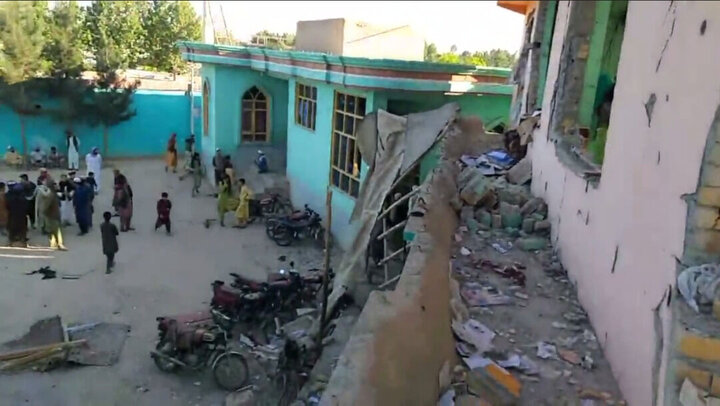 شمار قربانیان حمله انتحاری در قندوز افغانستان به ۳۳ نفر رسید