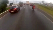 ویدیو دلخراش از لحظه مرگ موتورسوار در جاده بر اثر پرتاب سنگ