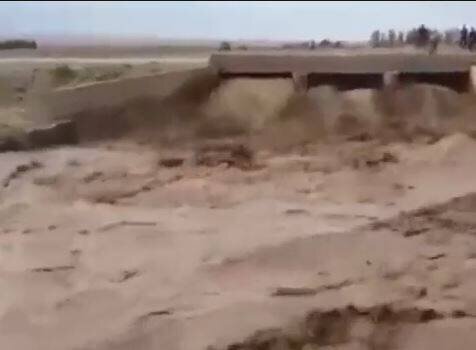 جاری شدن سیلاب‌ وحشتناک در خراسان جنوبی! / فیلم