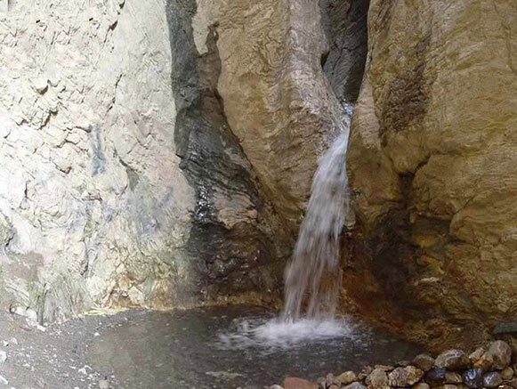 آبشار سرکند دیزج مقصدی مناسب برای گردشگری 