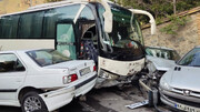 تصادف وحشتناک اتوبوس بی ترمز با ۱۴ خودرو سواری در پارک جمشیدیه تهران / عکس
