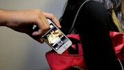 سرقت عجیب موبایل دختربچه در ایستگاه اتوبوس | مردم از خجالت سارق درآمدند! / فیلم