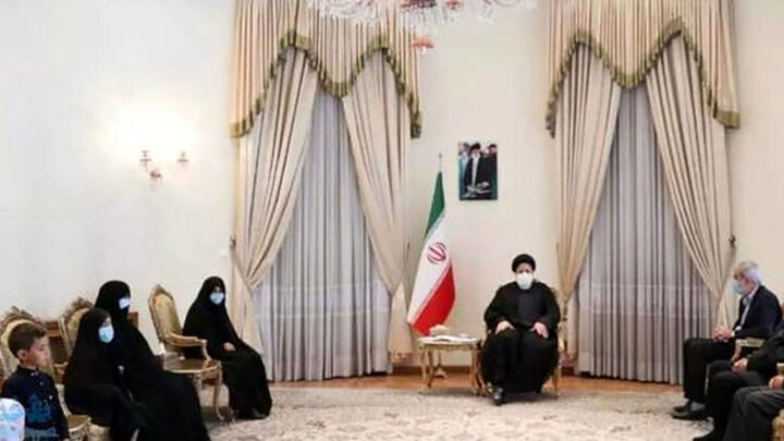 واکنش آذری‌جهرمی به حذف عکس امام خمینی (ره) از اتاق ملاقات رئیسی / عکس