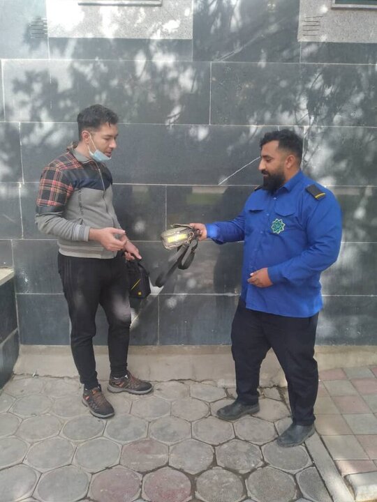 بازگرداندن کیفِ پُر از پول نقد به صاحبش توسط نیروی شهربان