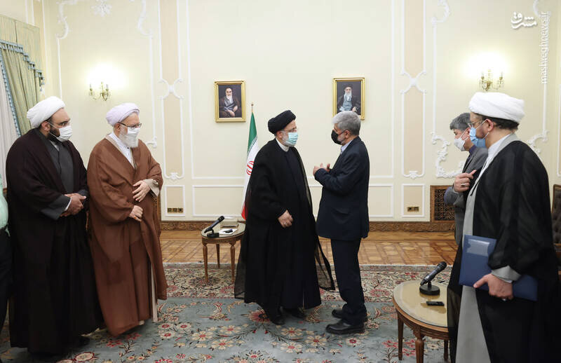 دیدار رئیسی با اعضای ستاد بزرگداشت شهید مطهری / تصاویر