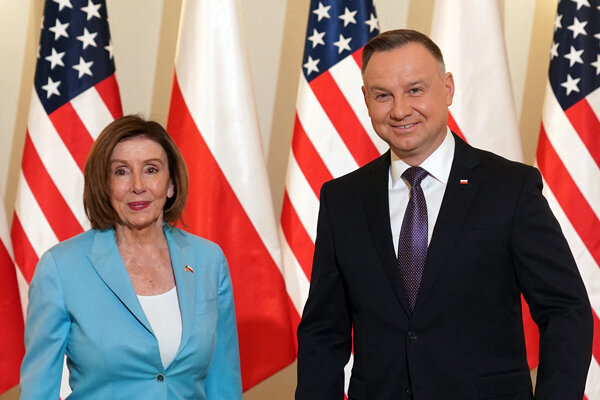 دیدار «پلوسی» با رییس‌جمهور لهستان در ورشو