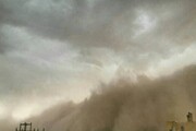 تصاویر آخرالزمانی از لحظه هجوم طوفان خاک به ثلاث‌باباجانی / فیلم