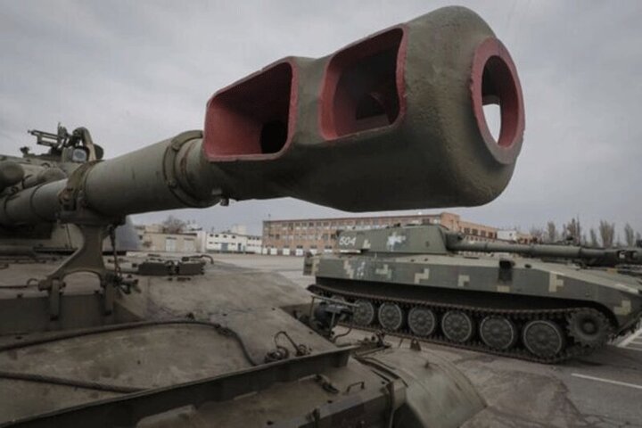 انهدام مدرن‌ترین تانک روسیه در اوکراین / فیلم