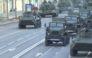 حرکت تجهیزات نظامی روسیه به سمت میدان سرخ / فیلم