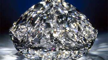 حراج بزرگترین الماس سفید جهان در ژنو | تحریم روسیه عامل گرانی الماس در جهان / فیلم