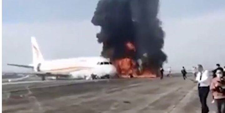 آتش‌سوزی یک فروند هواپیمای مسافربری چین در فرودگاه / فیلم