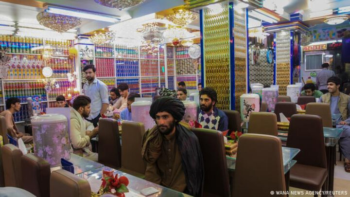  طالبان: زنان و مردان حق ندارند در کنار هم در رستوران‌ها غذا بخورند