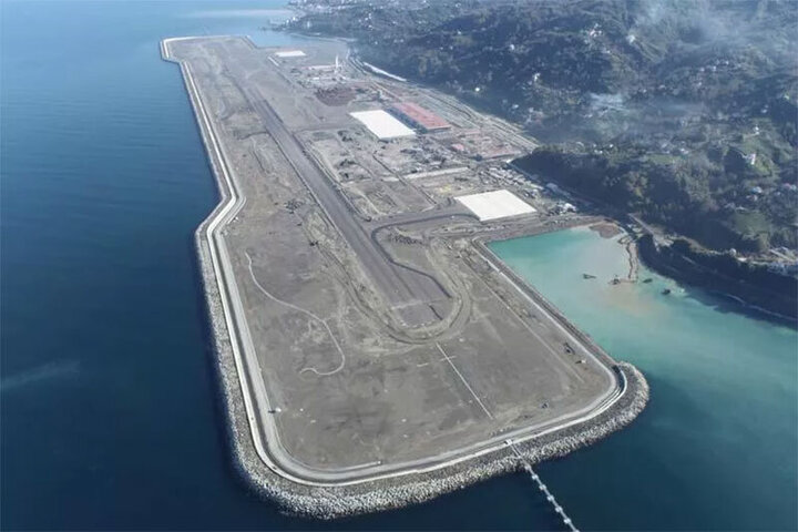 تصاویر باورنکردنی از افتتاح فرودگاه روی آب در ترکیه / فیلم