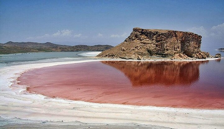 تراز آب دریاچه ارومیه کاهش یافت