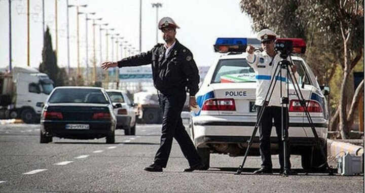لحظه فرار راننده متخلف در بوشهر! | حادثه وحشتناک برای مامور پلیس / فیلم