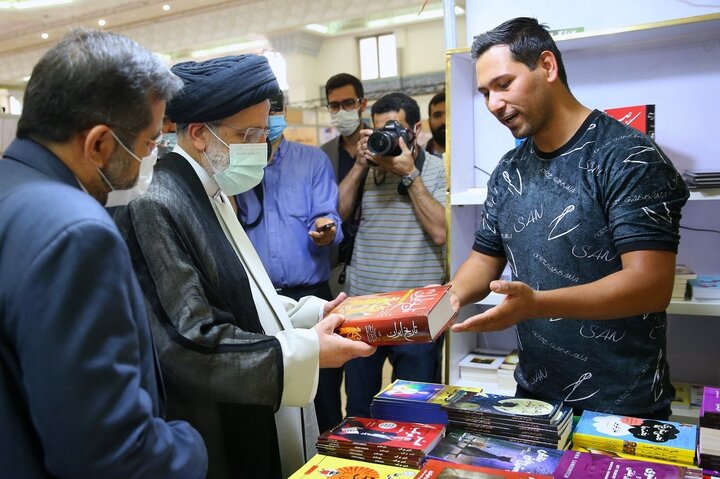 بازدید رئیسی از نمایشگاه کتاب تهران / تصاویر