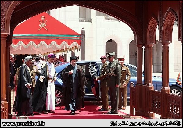جزئیات مراسم استقبال رسمی سلطان عمان از رئیس جمهور + عکس ها