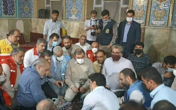 جلسه ستاد بحران با حضور وزیر کشور در محل حادثه متروپل / فیلم
