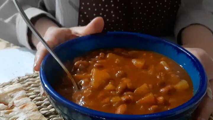 دستور پخت خوراک لوبیا چیتی در عرض چند دقیقه / فیلم