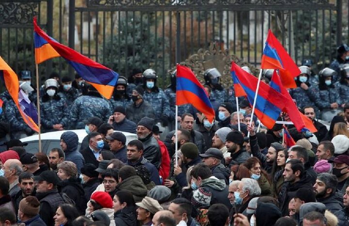 اعتراضات در ارمنستان ادامه دارد / فیلم