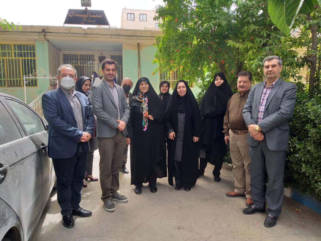 بازدید برخی اعضای حزب ایران قوی از سرای سالمندان حدیث عشق